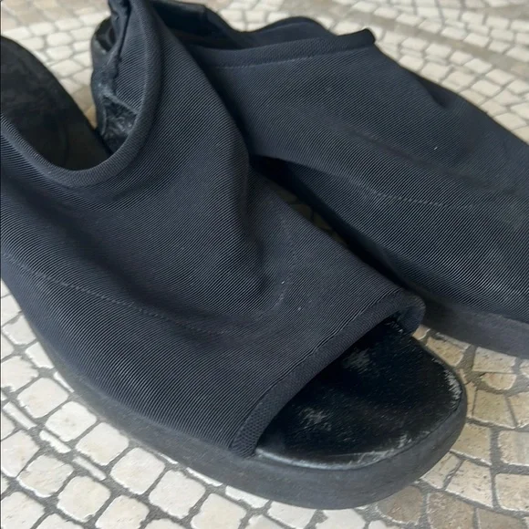 Donald J. Pliner Black Minimalist Sandals - Picture 3 of 9